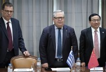 Ο-Πρέσβης-της-Κίνας-στον-Θόδωρο-Μαρκόπουλο