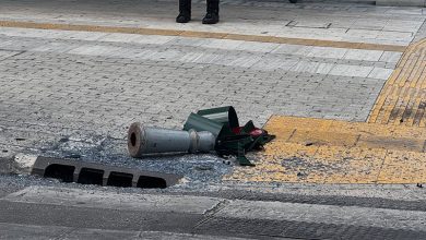 Τουριστικό-λεωφορείο-παρέσυρε-φωτεινό-σηματοδότη
