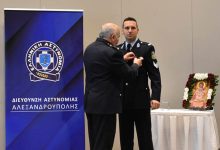 Απονομή-μεταλλίου-«Αστυνομικού-Σταυρού»-στον-Αρχιφύλακα-Γεώργιο-Μπρίτσο