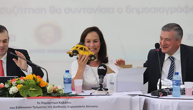 Άννα-Διαμαντοπούλου:-«Από-το-Ντεσεβό-στο-drone…»